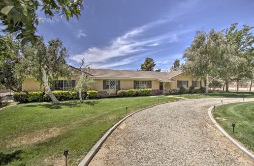 Lancaster House | Spacious Lancaster Family Ranch - BBQ and Patio