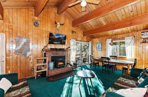 Fox Farm House | Spacious Lodge is Pet friendly all amenities