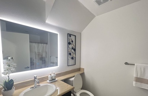 Huntington Park Apartment | Spacious Loft n Downtown LA