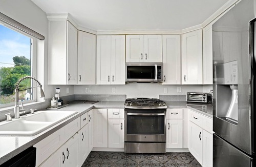 Los Angeles House | Spacious Los Angeles Home - only minutes from Down Town Los Angeles