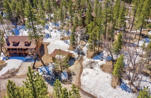 Upper Moonridge Cabin | Spacious luxury home; Views, Spa, Deck, Game Room, Sauna, Dog Friendly!