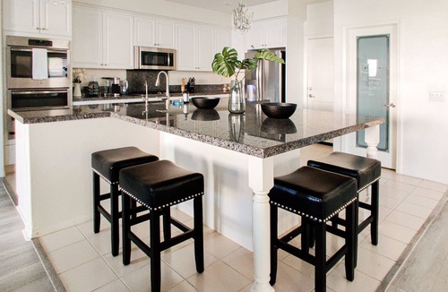 Mira Loma House | Spacious Luxury Modern Home by Silverlakes