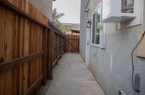 Tulare Apartment | Spacious Modern Studio with a private entrance nearby Sequoia N Park