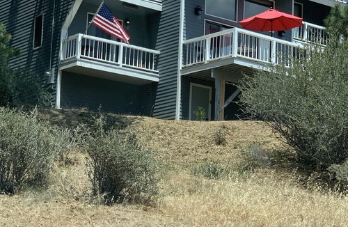 Springville House | Spacious Multi Family Mountain Home.