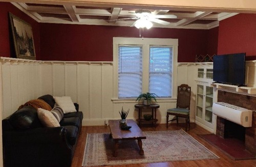 Oleander - Sunset Apartment | Spacious New York Style Studio Apartment Walking Distance to Hospitals
