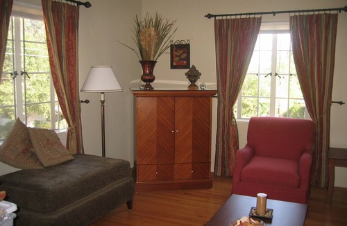 Pasadena Apartment | Spacious One Bedroom Apartment- Alternative to Corporate Housing