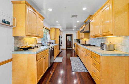East Pasadena House | Spacious Pool House
