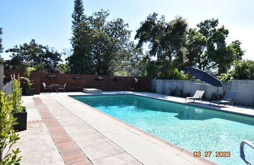East Pasadena House | Spacious Pool House
