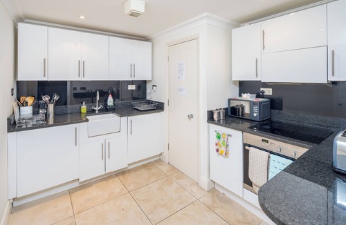 Bayswater House | Spacious quiet 4-bedroom/6-bed house with garage 5min walk to Paddington Station