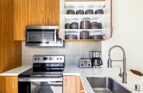 South Redondo Apartment | Spacious Redondo Beach 2BR Loft w/Pool, Gym, steps to Beach, by Blueground