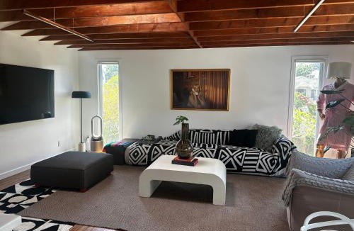 Angelino Heights House | Spacious Resort Getaway @ Echo Park Ranch - Luxury indoor/outdoor home steps from Sunset Blvd, Echo Park Lake, Dodgers Stadium