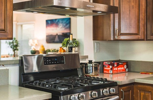 East Pasadena House | Spacious Retreat w Large Kitchen Outdoor Patio