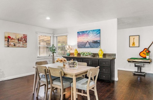 East Pasadena House | Spacious Retreat w Large Kitchen & Outdoor Patio