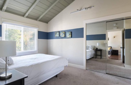 Shoreline West Apartment | Spacious, Soaring Ceilings, Near Downtown MV, GOOG