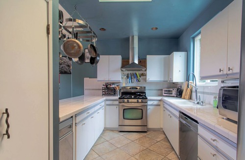 Central San Pedro Condo | Spacious split-level condo in quiet neighborhood