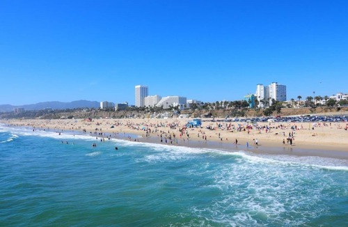 Beverly Hills Apartment | Spacious studio near Beverlywood. 5 minutes to Rodeo Drive!