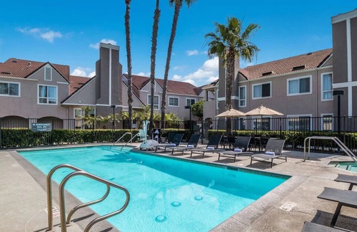 Downtown Village House | Spacious Three 2BR Units w/ Kitchens! w/ Onsite Pool, BBQ & Sports Facility!