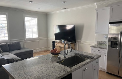 Santa Clarita House | Spacious, upgraded 3 bedroom townhome
