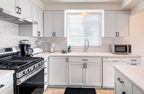 Santa Ana Heights Apartment | Spacious Upper unit located just two houses from the sand!