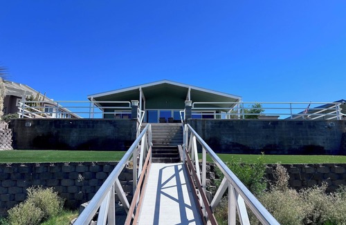 Blythe House | Spacious Waterfront Property on The Colorado River with your own Dock and Beach!