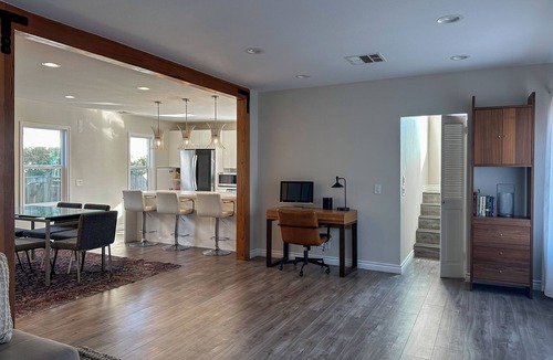 West Los Angeles House | Spacious West LA Home 3BR/3Bath Parking, Backyard