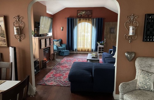 Atwater Village House | Spanish Stunner in the heart of Atwater Village, Central Location - Sleeps 4