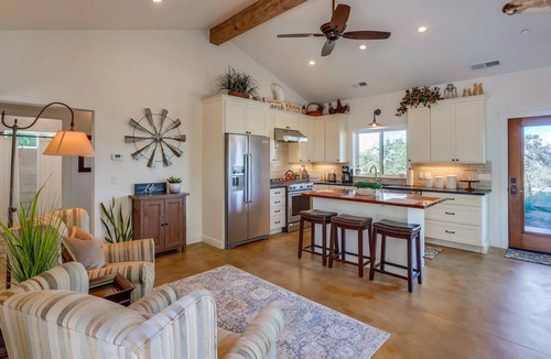 Ramona House | Sparkling Hot Tub!-Amazing Mt and Lake Views-Serenity-Abundant Wildlife