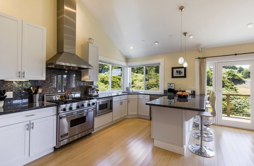 Jenner House | Special 3 nts for 1,000 or 7 nts and 7th nt free. For party’s of 2.