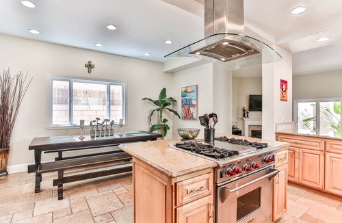 Huntington Beach House | Special rates for fire victims of the LA fires!n1 block to Main Street, pier,