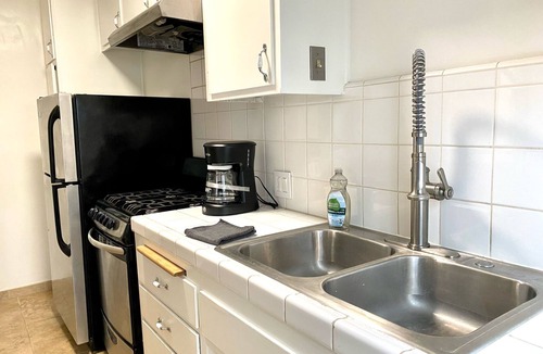 El Porto House | Specious 1-Bedroom with Garage 1 Minute Walk to the Sand