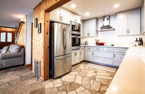Wishon Cabin | *Spectacular Lake Views Open Floor Plan Fully Stocked Huge Deck*