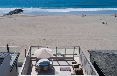 Santa Ana Heights Condo | Spectacular oceanfront upper unit with amazing views from awesome roof top deck!