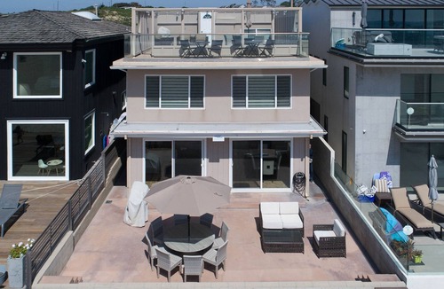 Santa Ana Heights Condo | Spectacular oceanfront upper unit with amazing views from awesome roof top deck!