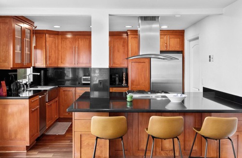 Los Feliz House | Spectacular Views & Tranquil Retreat in Los Feliz