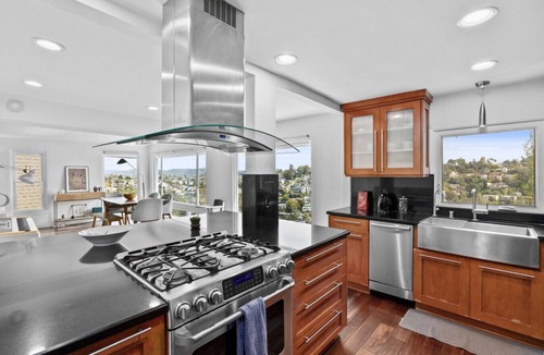 Los Feliz House | Spectacular Views & Tranquil Retreat in Los Feliz