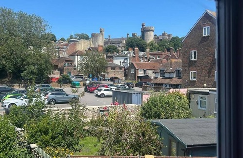 Arundel Cottage | Spindrift - cute country cottage in Arundel