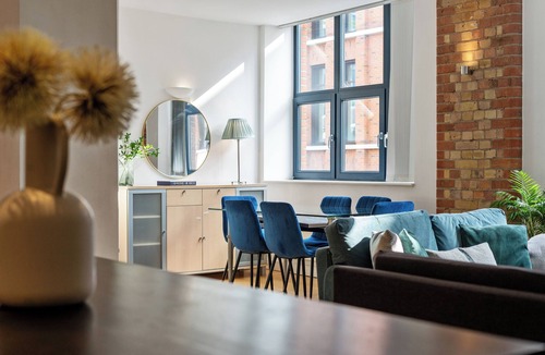 Bishopsgate Apartment | Spitalfields Sanctuary - 100sqm, 2 Bed 2 Bath By Liverpool Street Station