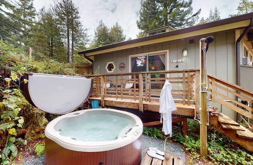 Mendocino House | Splendid dog-friendly home with firepit, hot tub, full kitchen, grill, & patio
