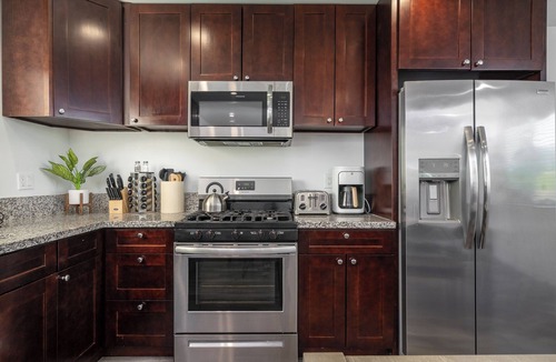 Downtown Redlands House | Sprawling Downtown Redlands Retreat Central to all Schools, Hospitals & Events