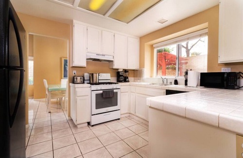 Moreno Valley House | Springmist · ✷PRIVATE POOL✷ 4 Bedroom/Fast Wifi/Dessert Oasis