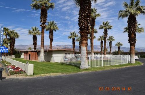 Borrego Springs Hotel | Stanlunds Inn and Suites