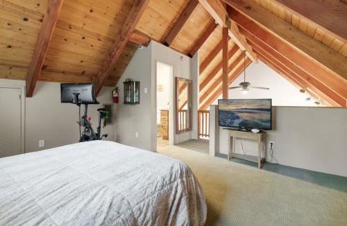 Fox Farm House | Star and Gem Cabin - Charming cabin with log accents close to the activities! Hot tub!