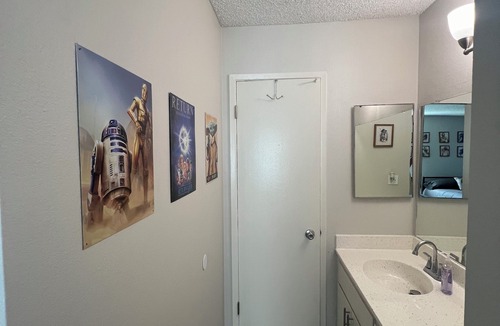 Northwest Anaheim Bed & Breakfast | Star Wars and Mickey 6min drive to Disney!