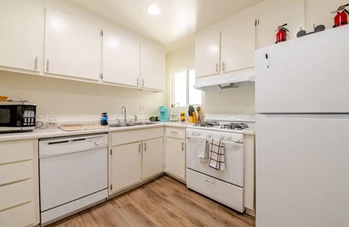 Northwest Anaheim Bed & Breakfast | Star Wars and Mickey 6min drive to Disney!