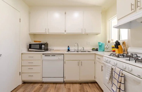 Northwest Anaheim Bed & Breakfast | Star Wars and Mickey 6min drive to Disney!