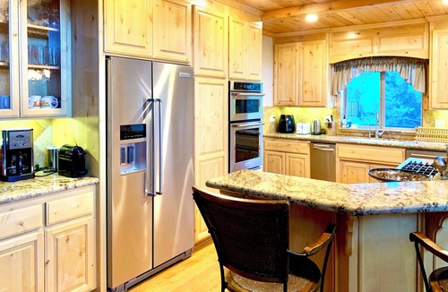 Castle Glen Estates Cabin | Starlight Chalet 4b4b, Mins to Slopes,Game Rm,EV charger,Luxury new home