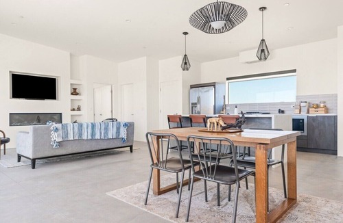 Joshua Tree House | Starlit Dunes | spa, pool table, bocce, 360° views