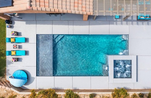 Desert Hot Springs House | “Starry Night Escape” House with Saltwater pool, jacuzzi, pool, PS4, tennis.