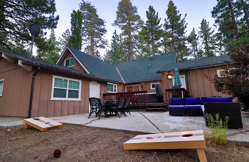Boulder Bay Cabin | Starry Nights Lodge - Hot tub, Game Room, Walk to the Marina, Dogs Ok