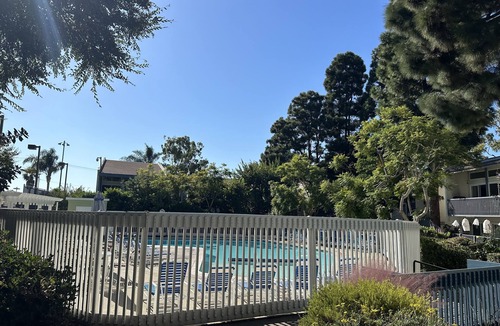 South Redondo Condo | Stay by the beach in this sun drenched, newly remodeled unit! Pet Friendly.